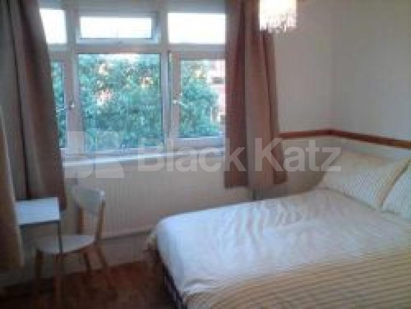 			LET!, 1 Bedroom, 1 bath, 1 reception Flat			 Edgecot Grove, SEVEN SISTERS